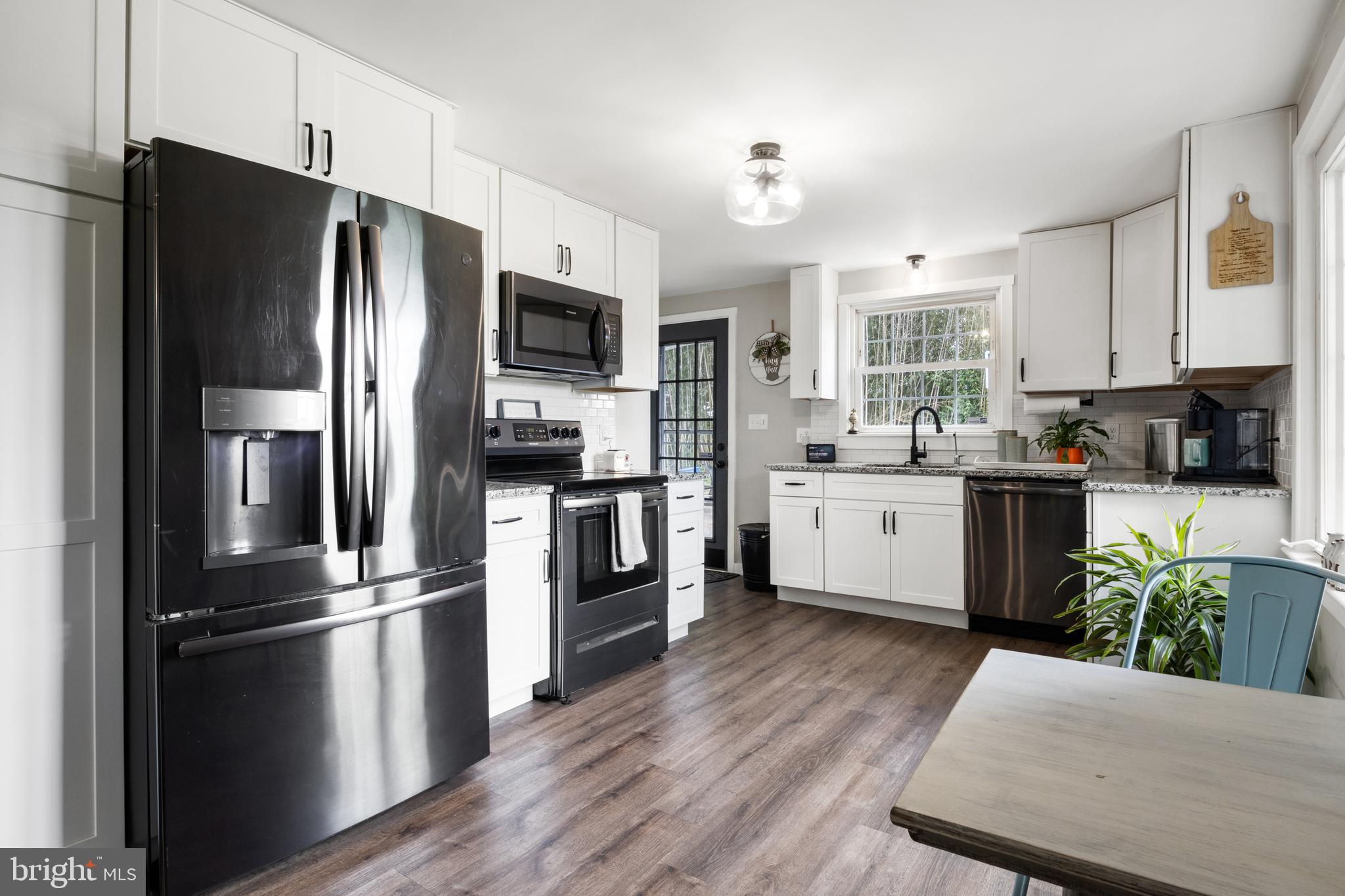 852 Hain Road New Freedom, PA 17349 - Photo 8 of 39 White Shaker Cabinets