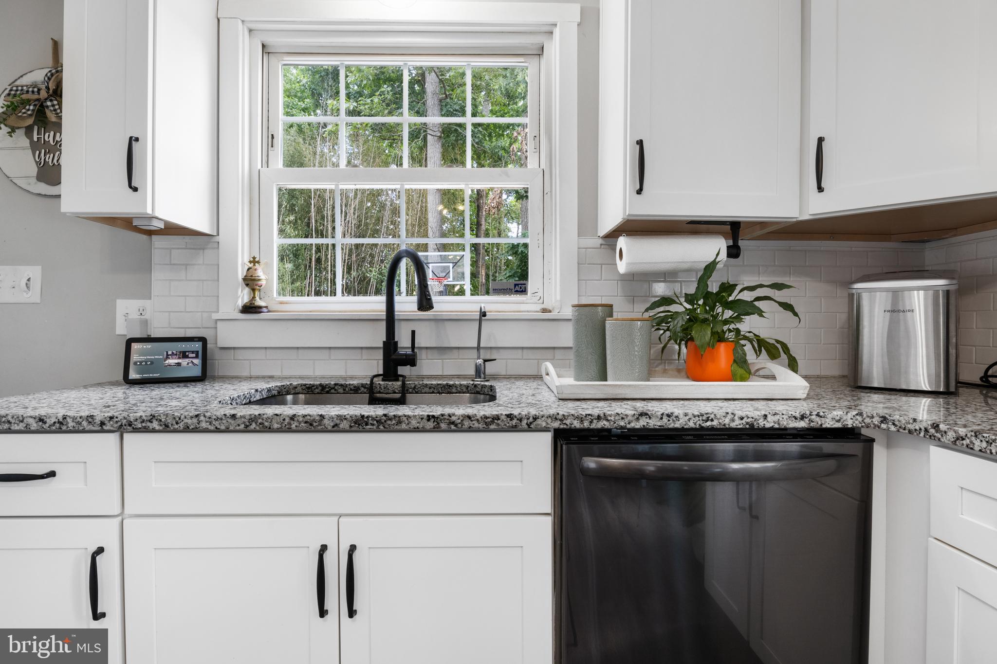 852 Hain Road New Freedom, PA 17349 - Photo 9 of 39 Granite Couters