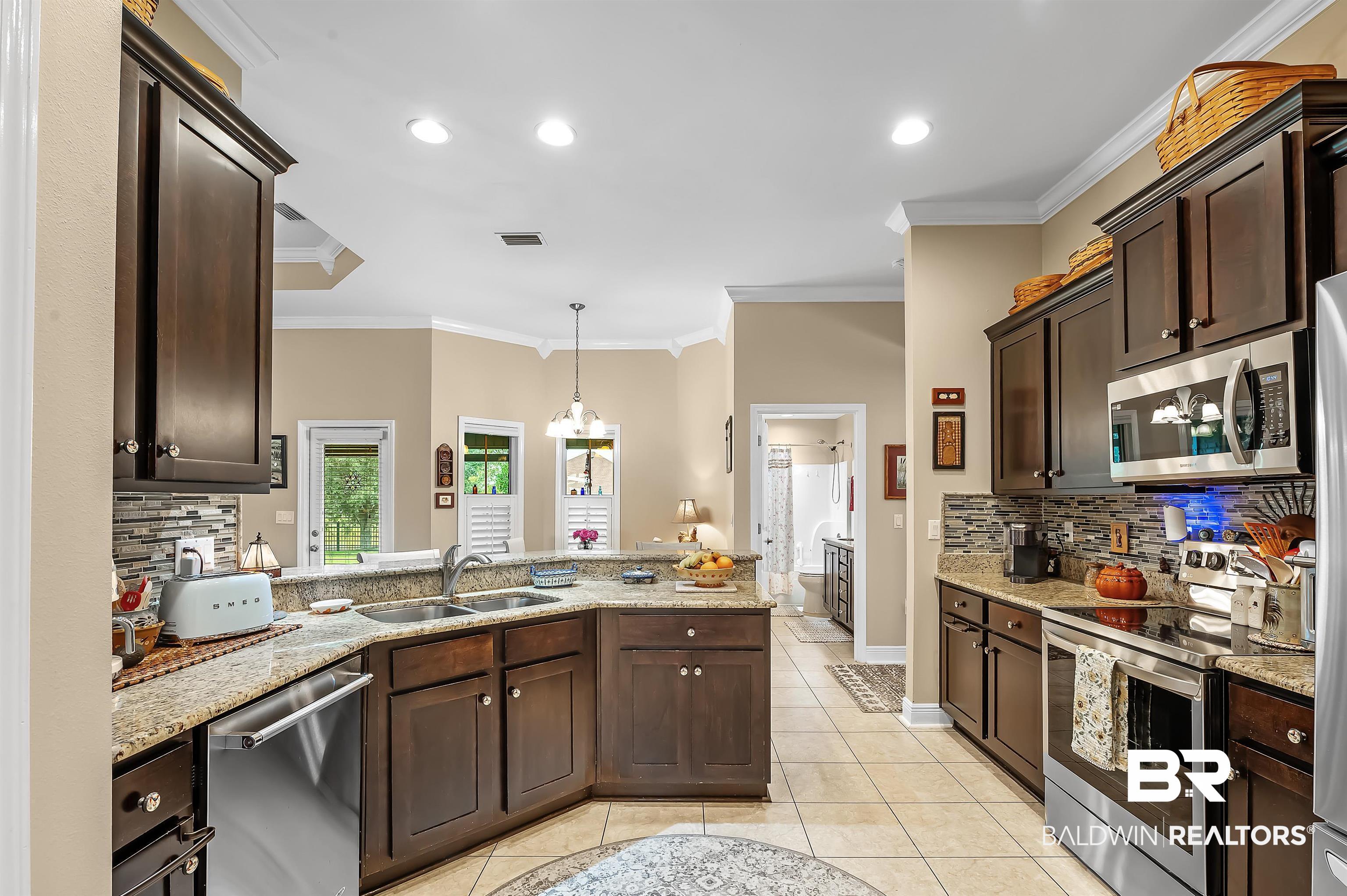 2033 Bourbon Street Foley, AL 36535 - Photo 32 of 57 Kitchen