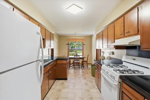 $299,900 | 2705 Adelaide Avenue, Waukegan, IL 60087