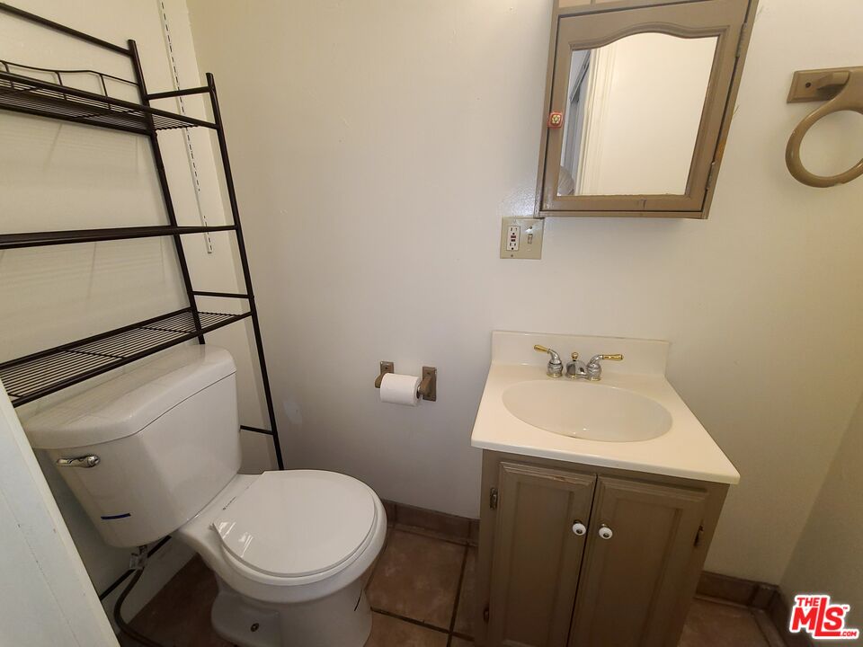 18133 Lull Street Reseda, CA 91335 - Photo 12 of 24