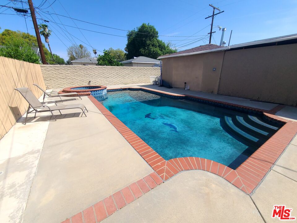 18133 Lull Street Reseda, CA 91335 - Photo 17 of 24