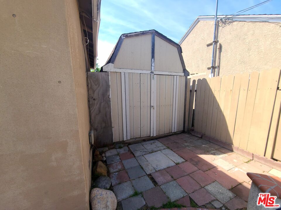 18133 Lull Street Reseda, CA 91335 - Photo 20 of 24