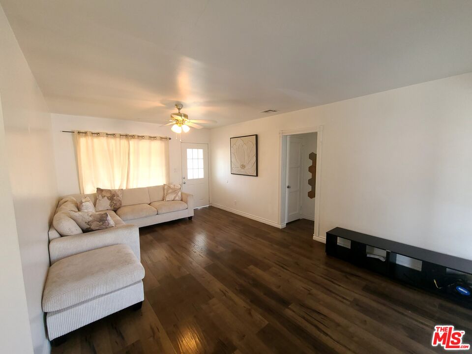 18133 Lull Street Reseda, CA 91335 - Photo 4 of 24