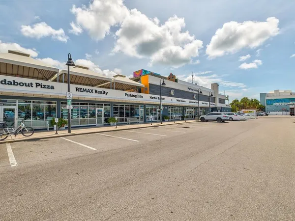 $3,900 | 185 Brightwater Drive, Unit 6, Clearwater Beach, FL 33767