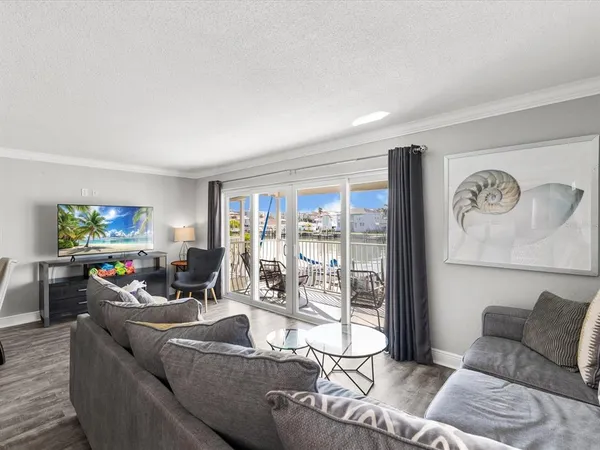 $3,900 | 185 Brightwater Drive, Unit 6, Clearwater Beach, FL 33767