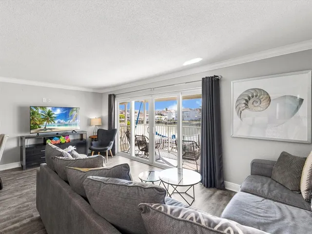 $3,900 | 185 Brightwater Drive, Unit 6, Clearwater Beach, FL 33767