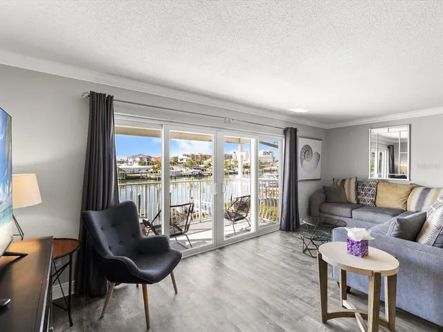 $3,900 | 185 Brightwater Drive, Unit 6, Clearwater Beach, FL 33767