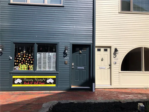$2,875 | 226 Goddard Row, Newport, RI 02840
