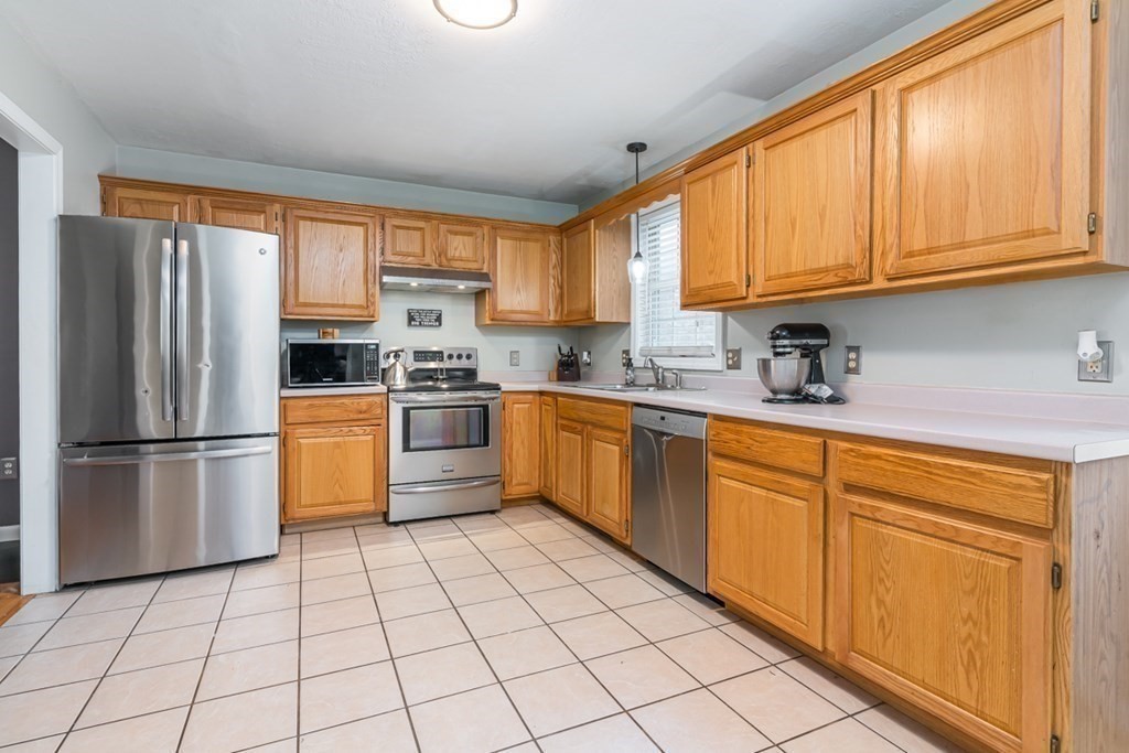 306 Laurelton Street Springfield, MA 01109 - Photo 11 of 28 Gallery Image 11