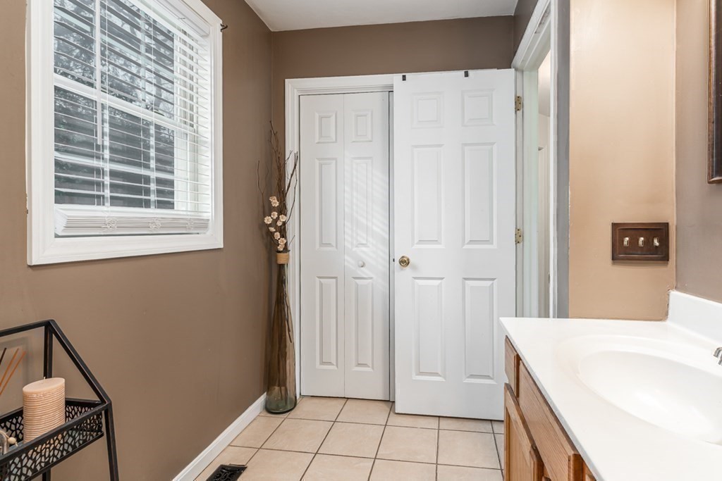 306 Laurelton Street Springfield, MA 01109 - Photo 25 of 28 Gallery Image 25
