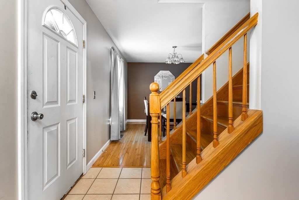 306 Laurelton Street Springfield, MA 01109 - Photo 3 of 28 Gallery Image 3