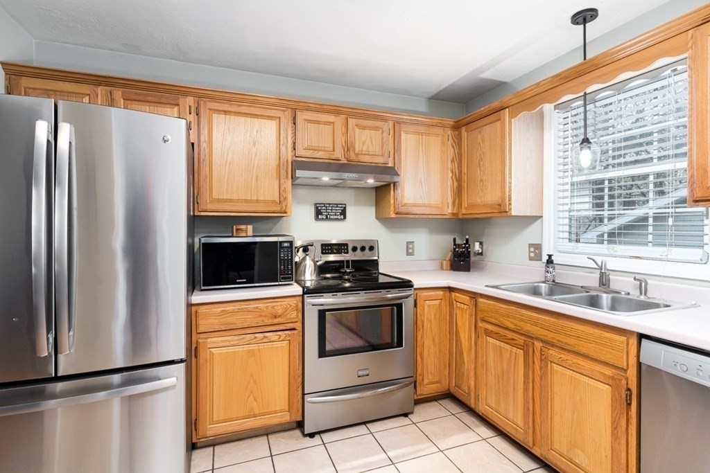 306 Laurelton Street Springfield, MA 01109 - Photo 9 of 28 Gallery Image 9