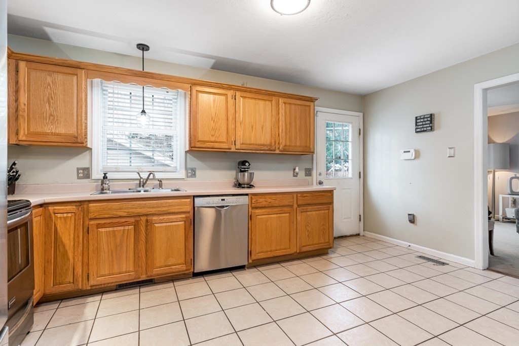 306 Laurelton Street Springfield, MA 01109 - Photo 10 of 28 Gallery Image 10