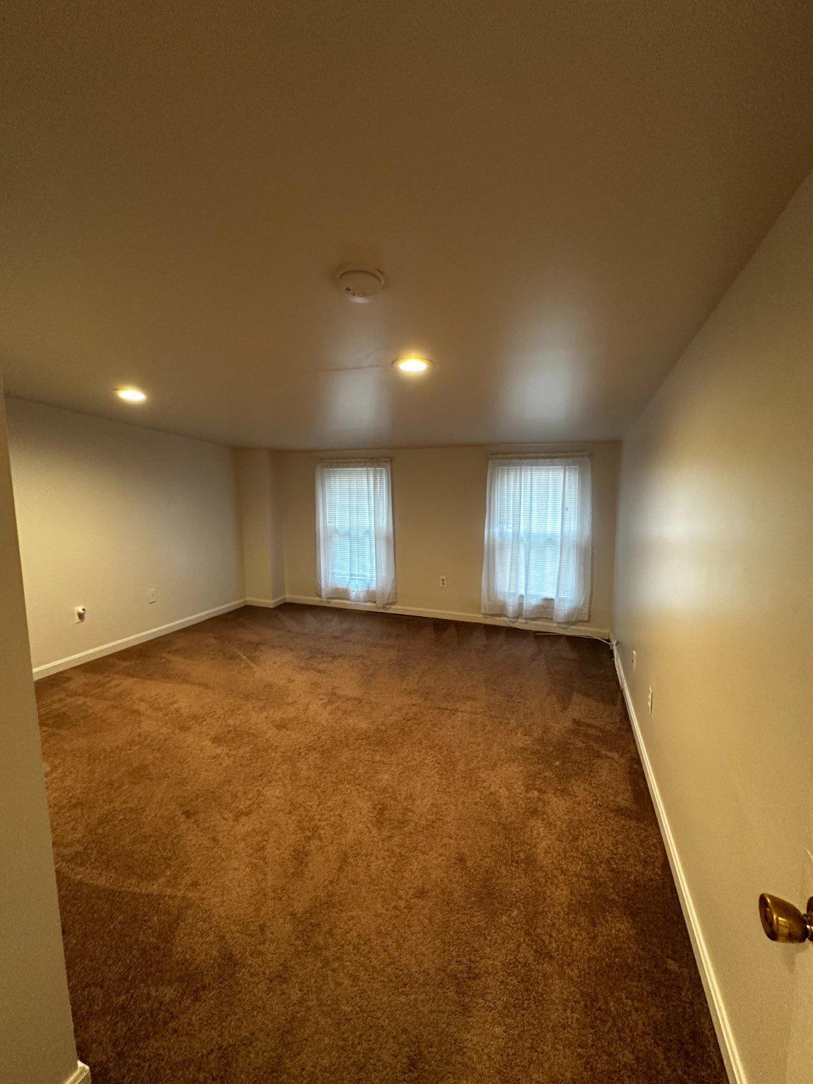 1527 West 36th Street Baltimore, MD 21211 - Photo 19 of 26 an empty room with windows