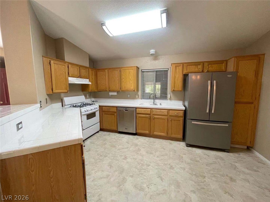 3500 Redwood Ridge Way North Las Vegas, NV 89031 - Photo 5 of 13 A functional kitchen space featuring ample cabinetry and essential appliances.
