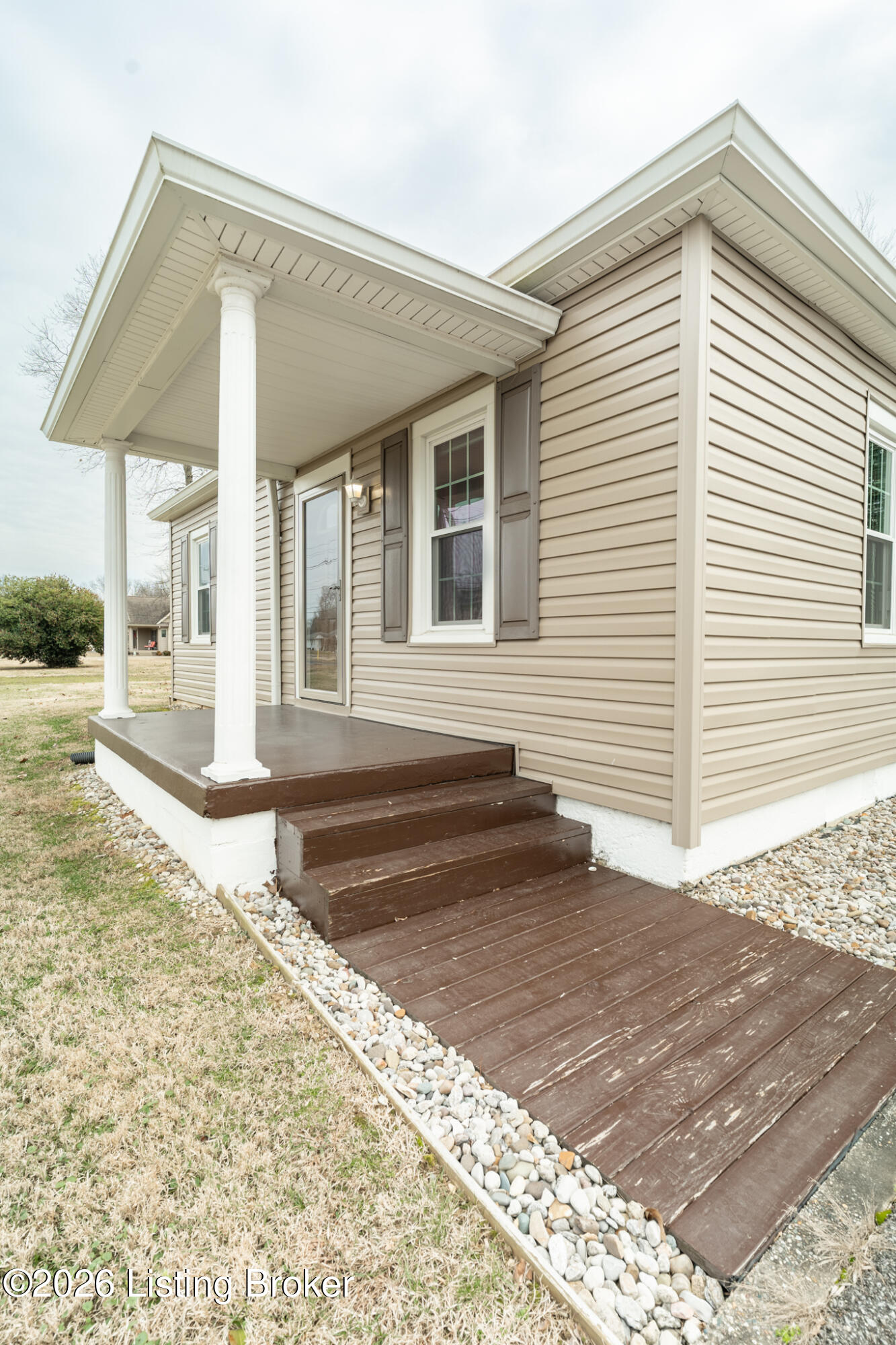 4916 Valley Station Road Louisville, KY 40272 - Photo 4 of 38 DSC02531-HDR