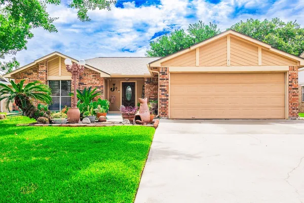 $300,000 | 707 Landing Boulevard, League City, TX 77573