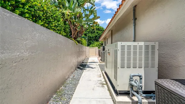$5,495,000 | 34 Pelican Drive, Fort Lauderdale, FL 33301