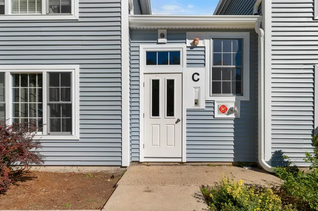$324,800 | 50 Brookside Drive, Unit C3, Exeter, NH 03833