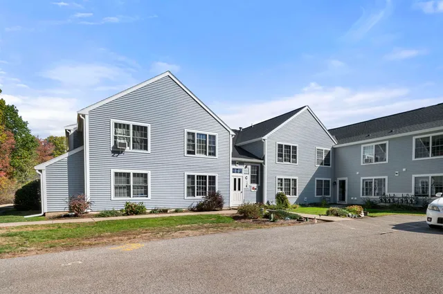 $324,800 | 50 Brookside Drive, Unit C3, Exeter, NH 03833