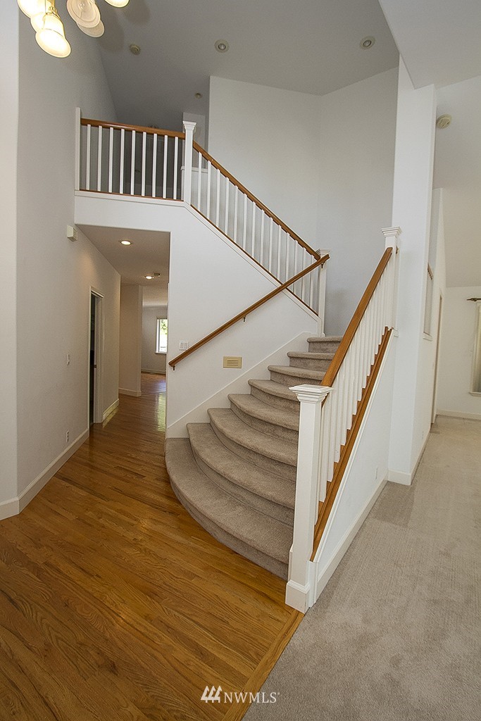 17556 Southeast 186th Way Renton, WA 98058 - Photo 2 of 22 Gallery Image 2