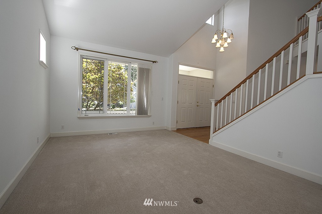 17556 Southeast 186th Way Renton, WA 98058 - Photo 4 of 22 Gallery Image 4