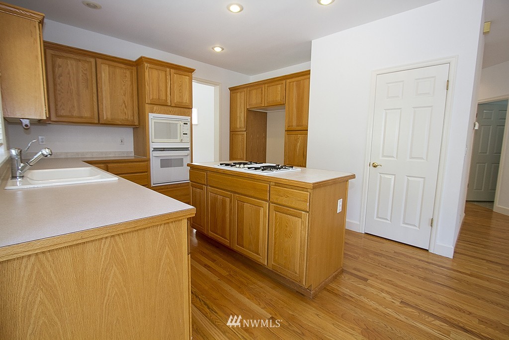 17556 Southeast 186th Way Renton, WA 98058 - Photo 7 of 22 Gallery Image 7