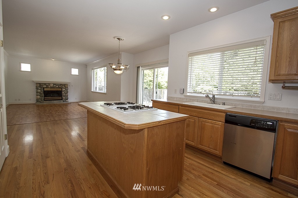 17556 Southeast 186th Way Renton, WA 98058 - Photo 8 of 22 Gallery Image 8