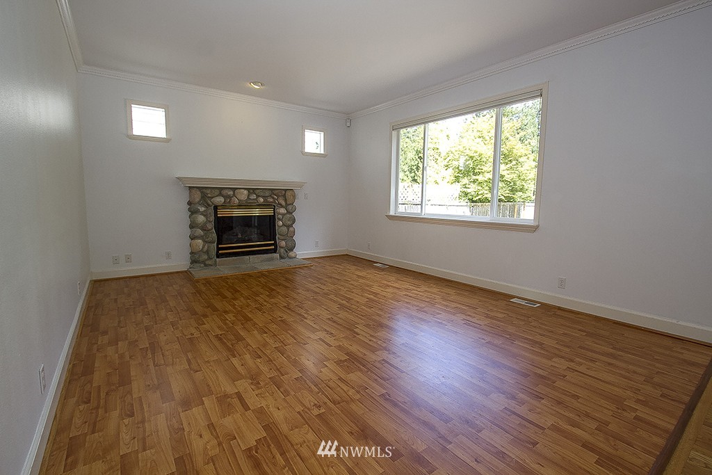 17556 Southeast 186th Way Renton, WA 98058 - Photo 9 of 22 Gallery Image 9