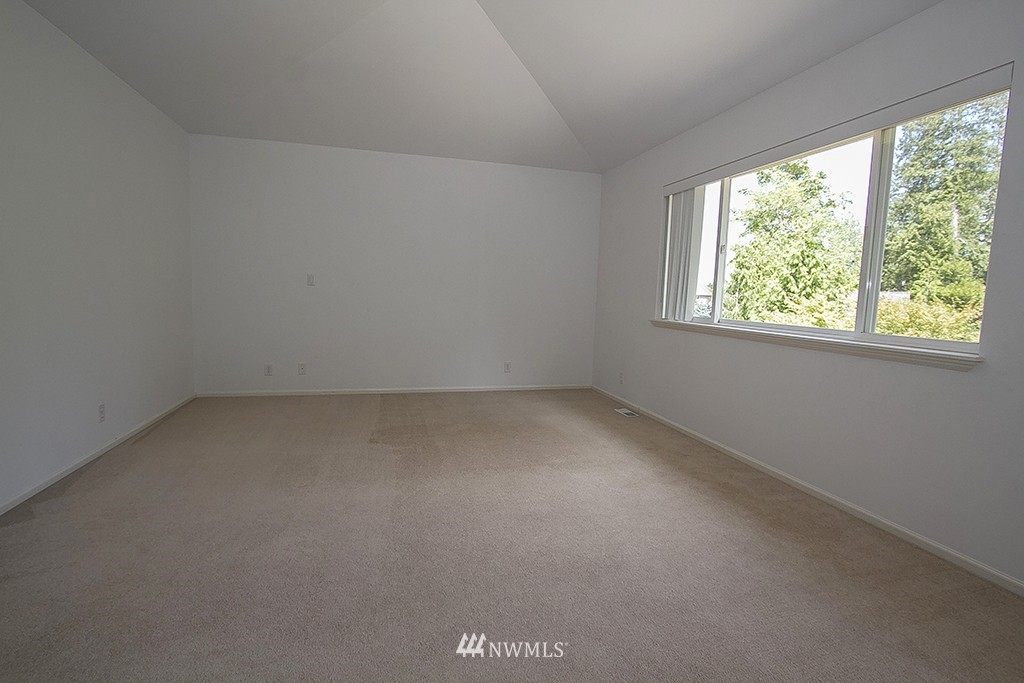 17556 Southeast 186th Way Renton, WA 98058 - Photo 10 of 22 Gallery Image 10