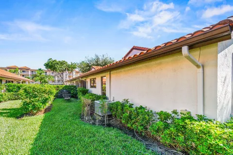 $305,000 | 6235 Kings Gate Circle, Delray Beach, FL 33484