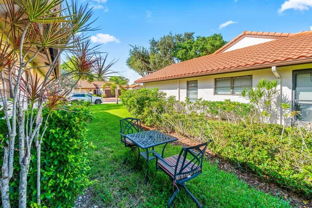 $305,000 | 6235 Kings Gate Circle, Delray Beach, FL 33484