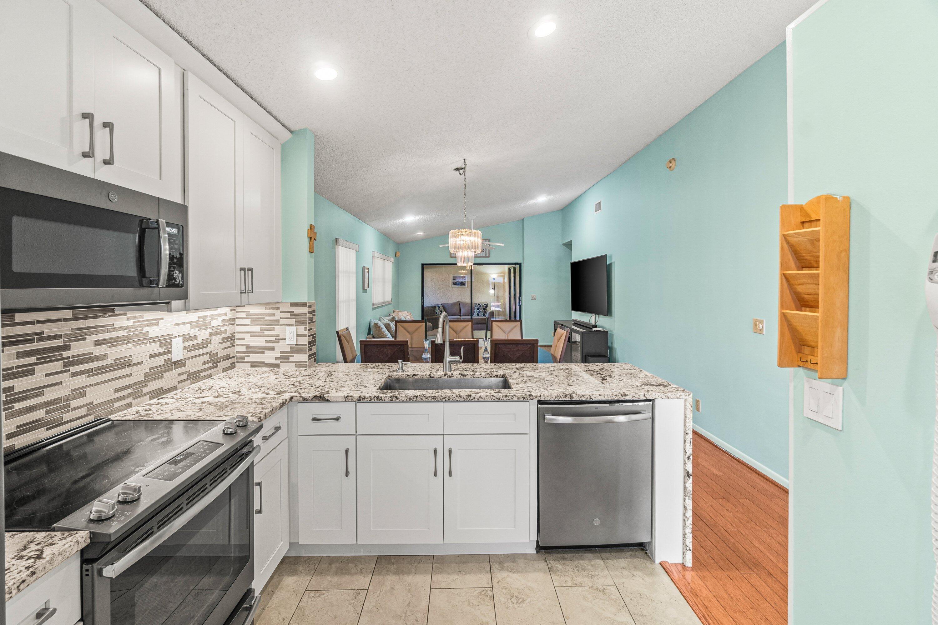 6235 Kings Gate Circle Delray Beach, FL 33484 - Photo 4 of 45 007-6235KingsGateCircle-DelrayBeach-FL-3