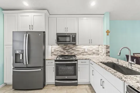 $305,000 | 6235 Kings Gate Circle, Delray Beach, FL 33484