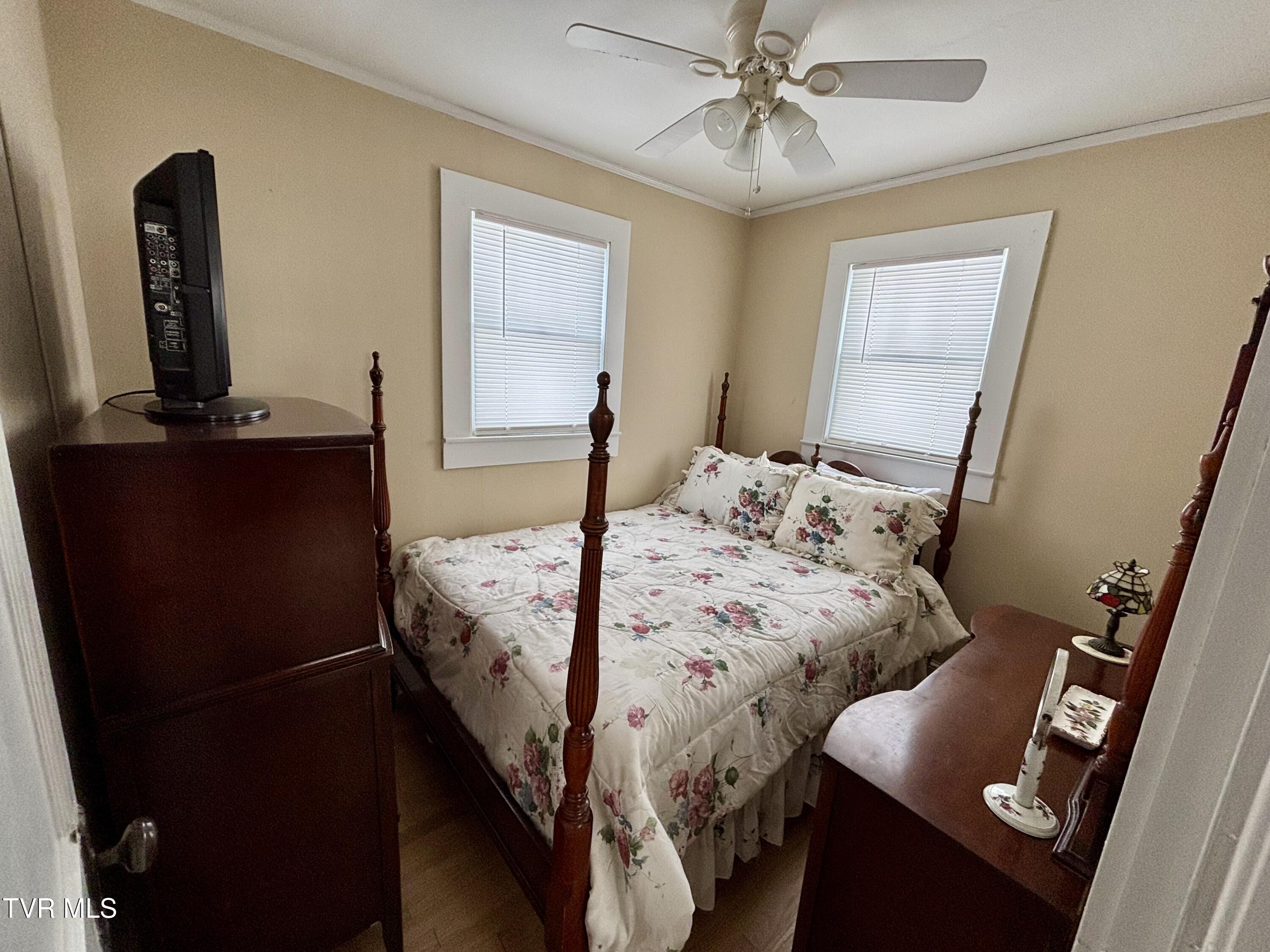 313 School Street Erwin, TN 37650 - Photo 14 of 20 IMG_6510