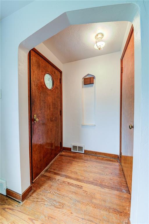 3723 Oakton Road Pittsburgh, PA 15227 - Photo 3 of 25 ENTRY