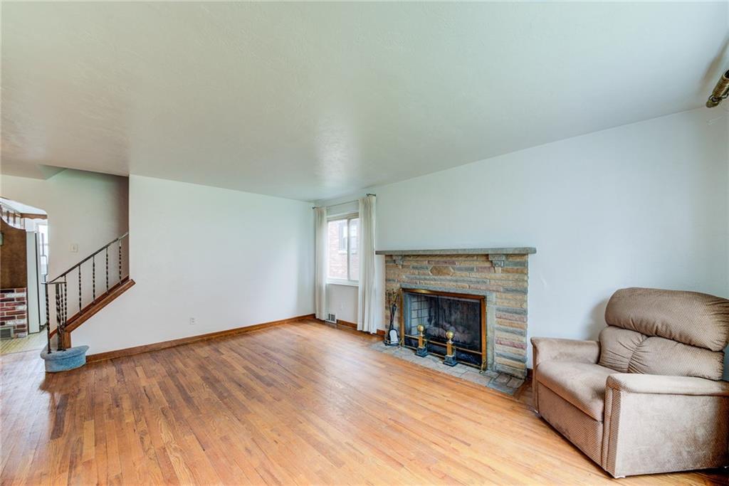 3723 Oakton Road Pittsburgh, PA 15227 - Photo 6 of 25 LIVING ROOM