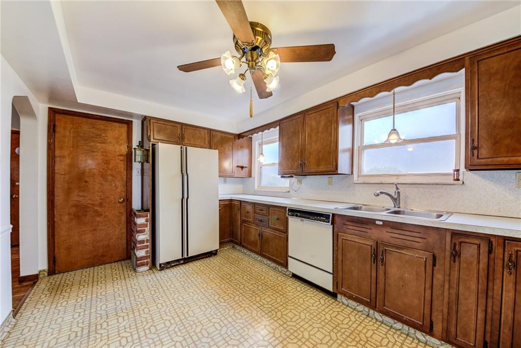 3723 Oakton Road Pittsburgh, PA 15227 - Photo 10 of 25 Gallery Image 10
