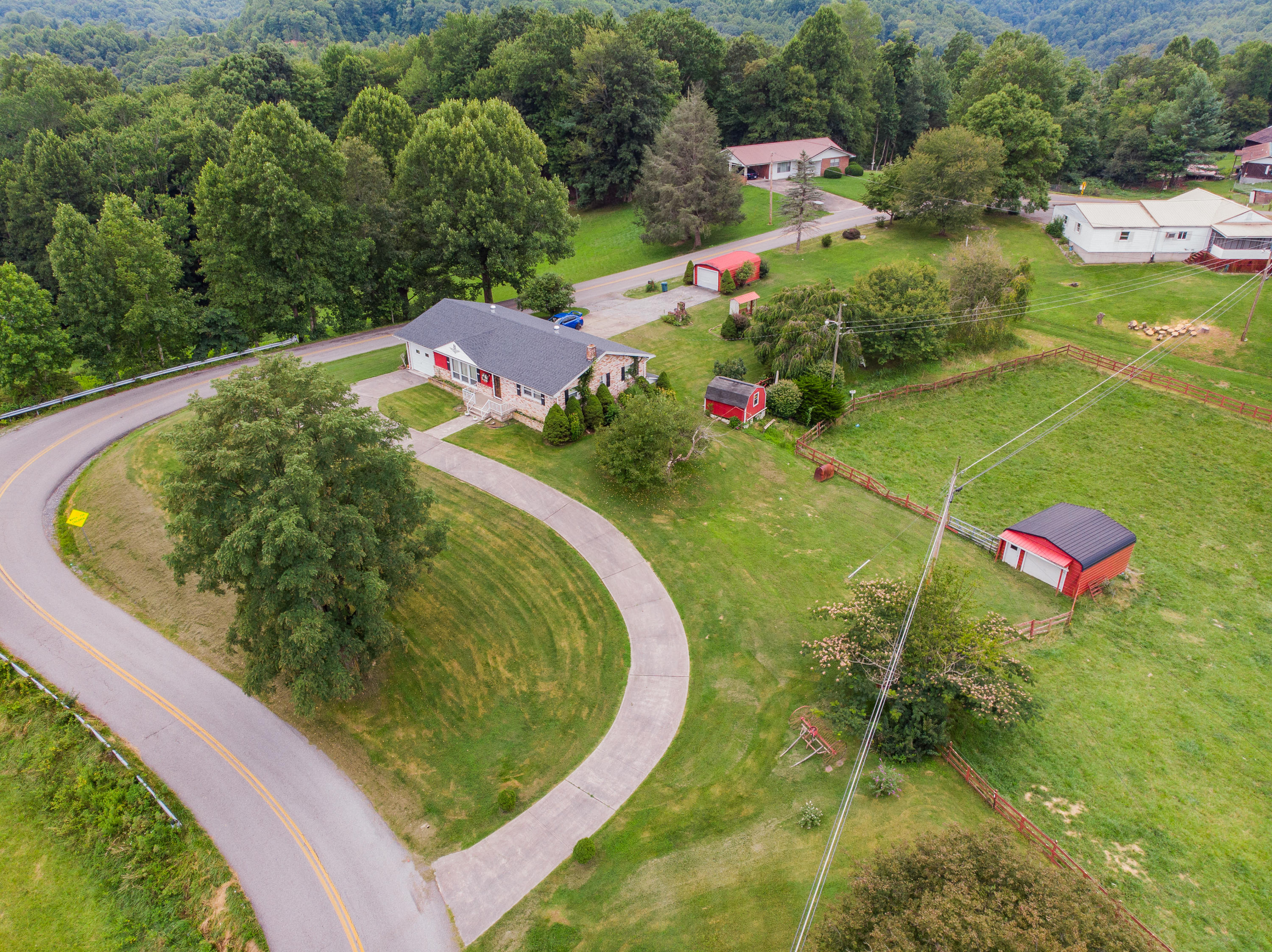3306 DC Caney Ridge Road Clintwood, VA 24228 - Photo 10 of 33 AA6A44D4-4702-41F3-B768-5A521D743733