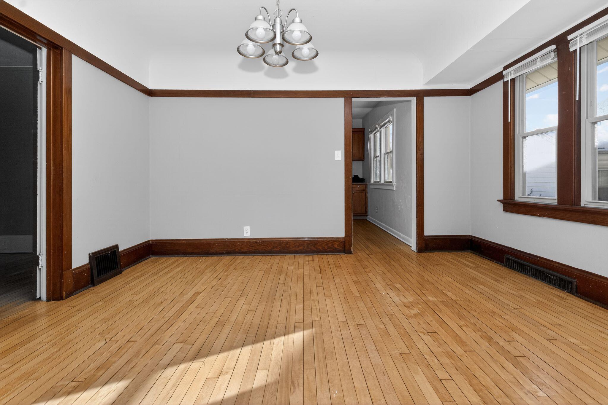 2822 North 56th Street Milwaukee, WI 53210 - Photo 10 of 35 12_2822_N_56th_St_Milwaukee_WI_53210-Liv