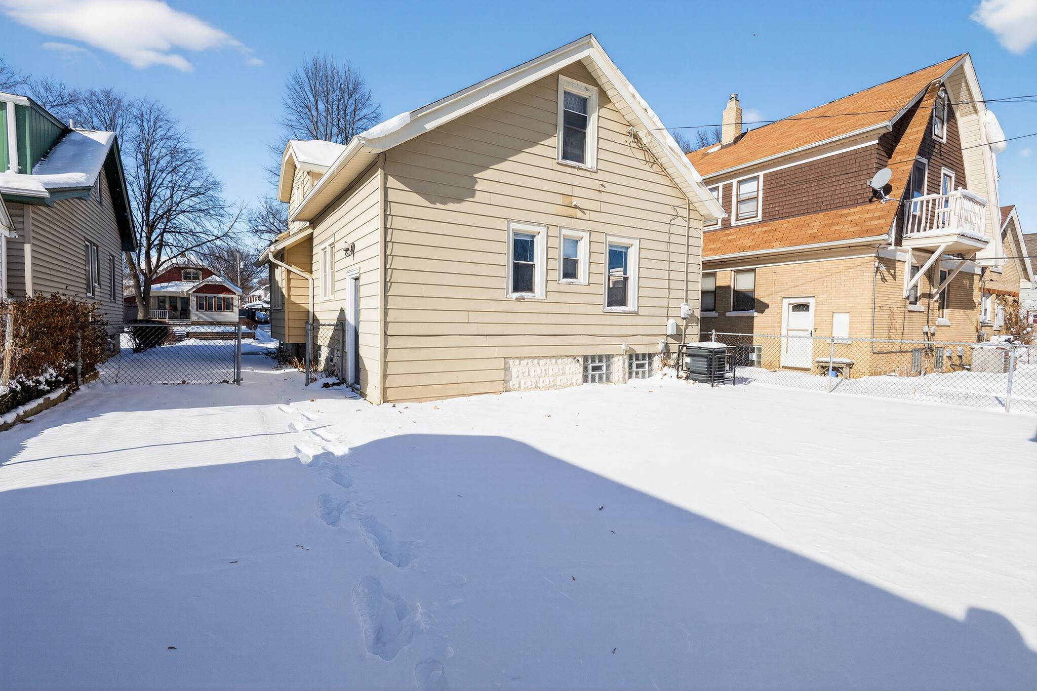 2822 North 56th Street Milwaukee, WI 53210 - Photo 29 of 35 02_2822_N_56th_St_Milwaukee_WI_53210-Ext