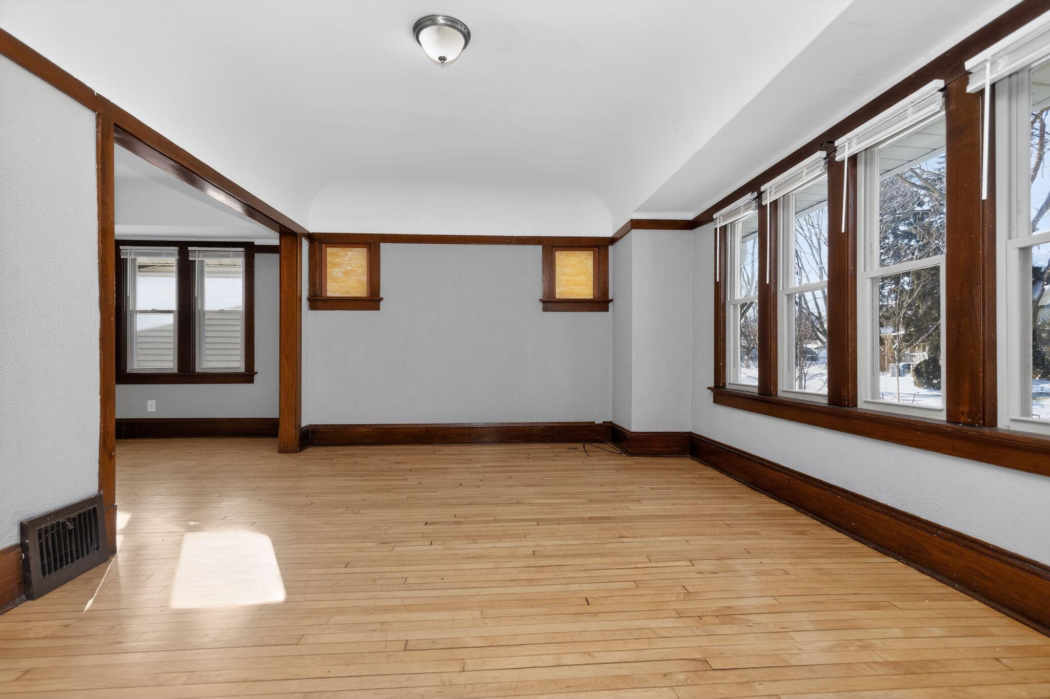 2822 North 56th Street Milwaukee, WI 53210 - Photo 5 of 35 07_2822_N_56th_St_Milwaukee_WI_53210-Liv