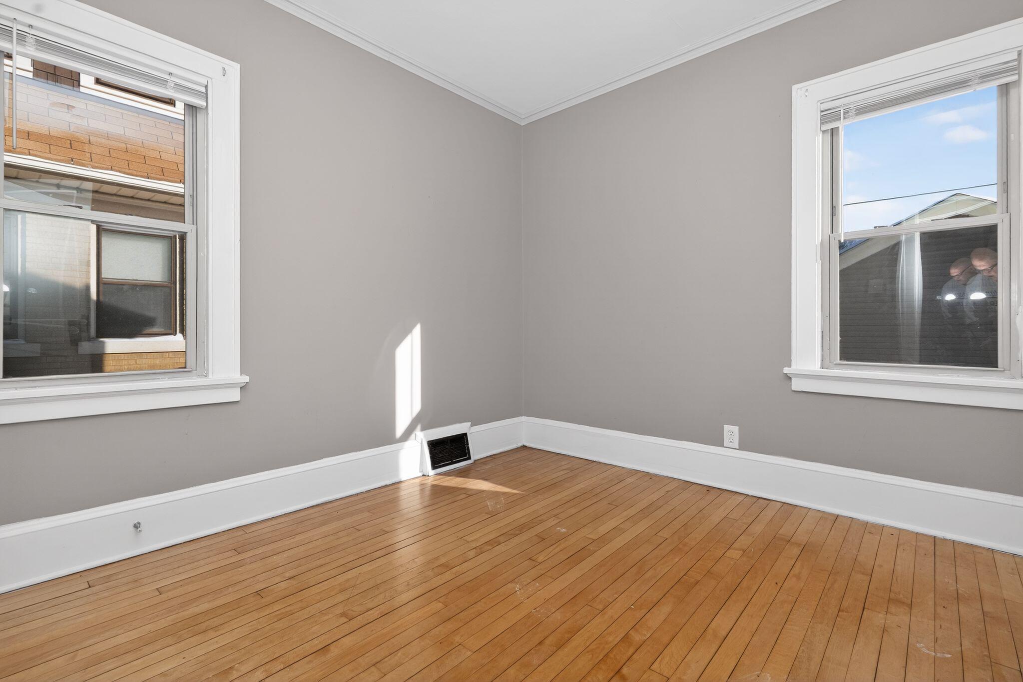 2822 North 56th Street Milwaukee, WI 53210 - Photo 6 of 35 08_2822_N_56th_St_Milwaukee_WI_53210-Liv