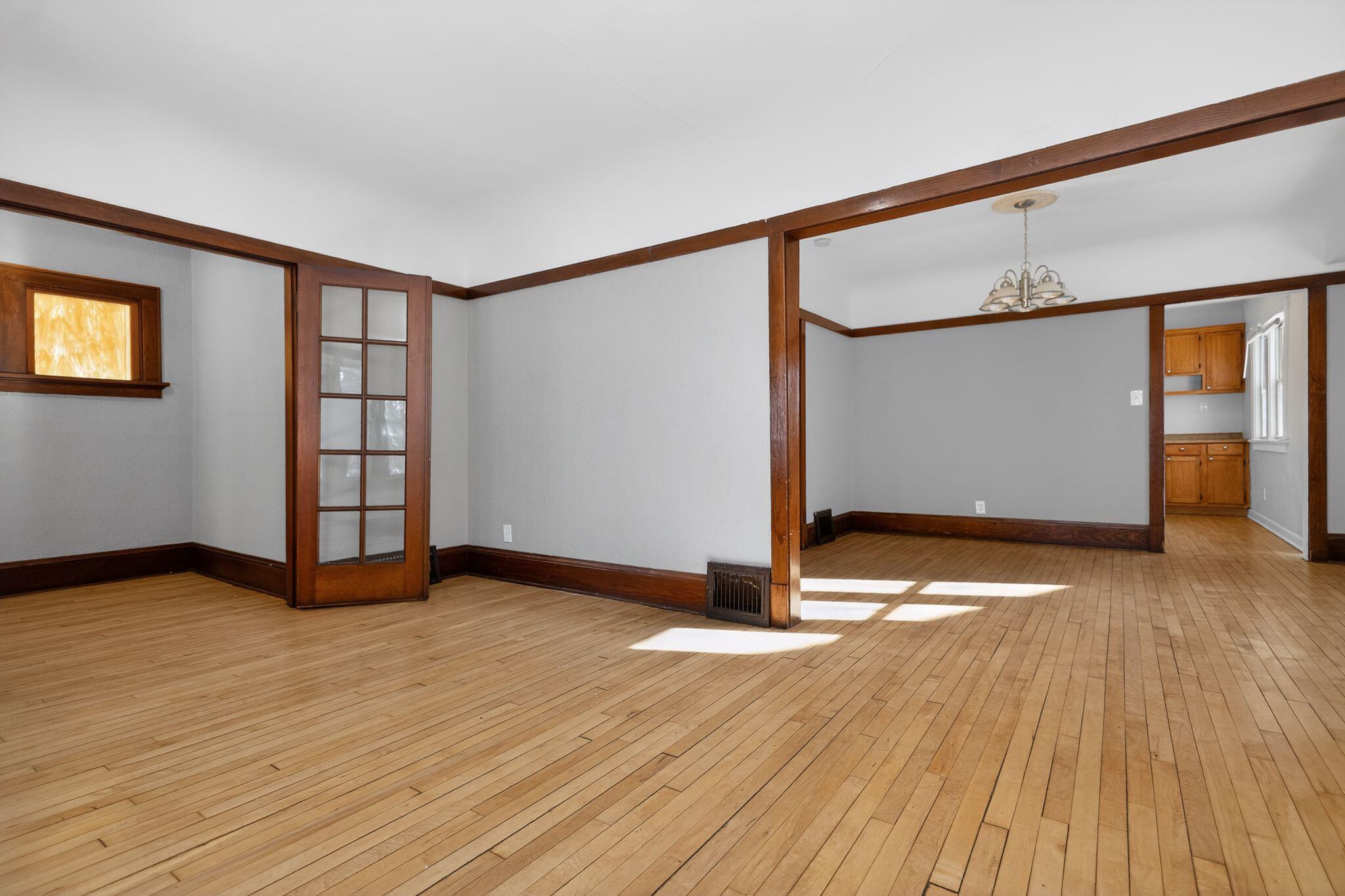 2822 North 56th Street Milwaukee, WI 53210 - Photo 7 of 35 09_2822_N_56th_St_Milwaukee_WI_53210-Liv