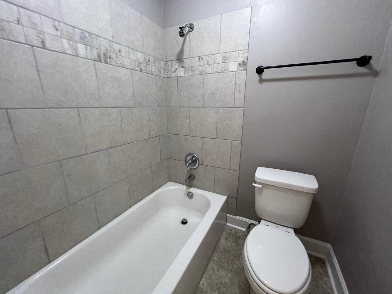 5995 Lofty Oak Road, Unit 5995 Memphis, TN 38115 - Photo 13 of 20 Bathroom with toilet, tile patterned floors, and tiled shower / bath combo