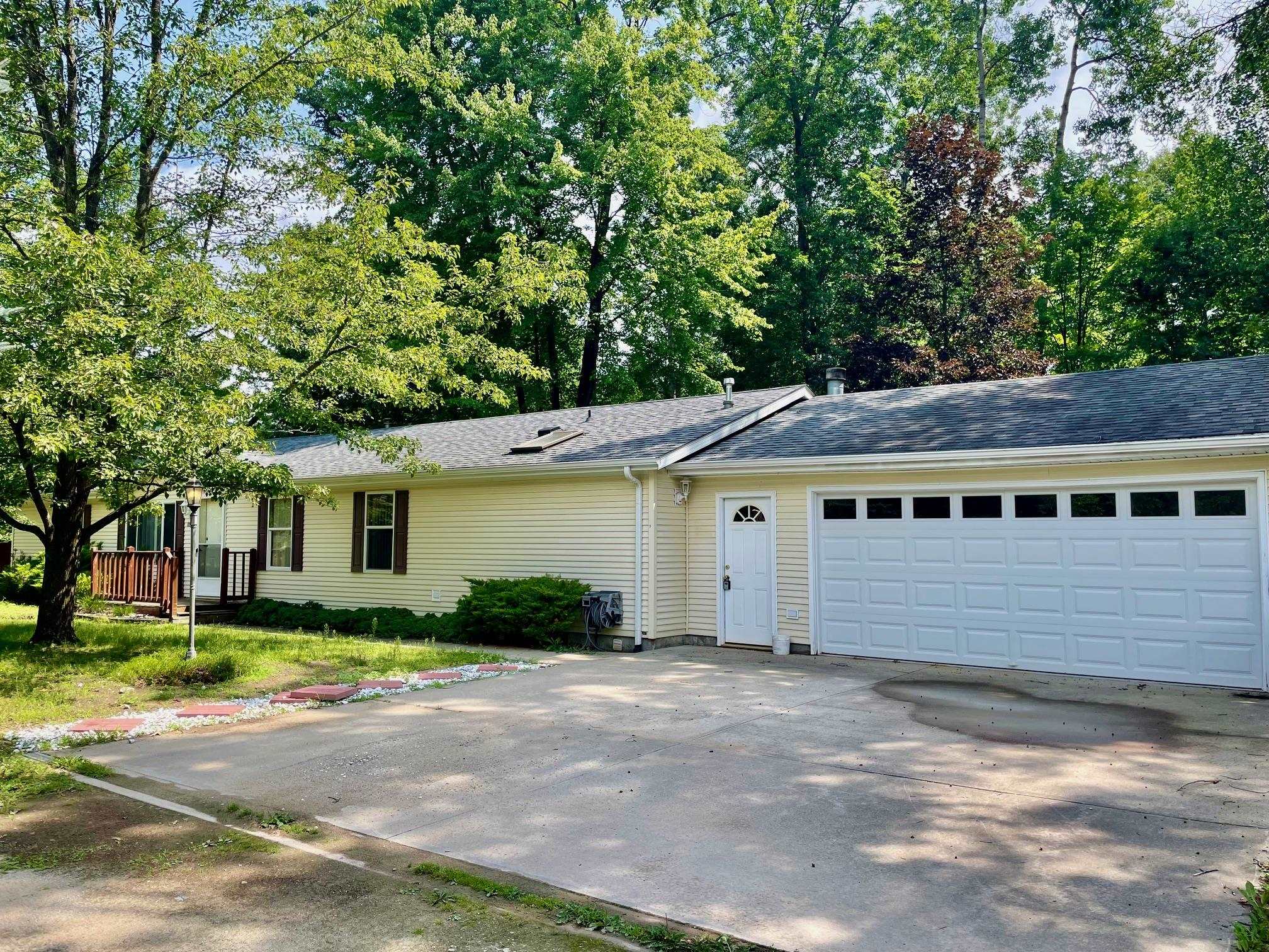 1865 Maple Road Gladwin, MI 48624 - Photo 2 of 21