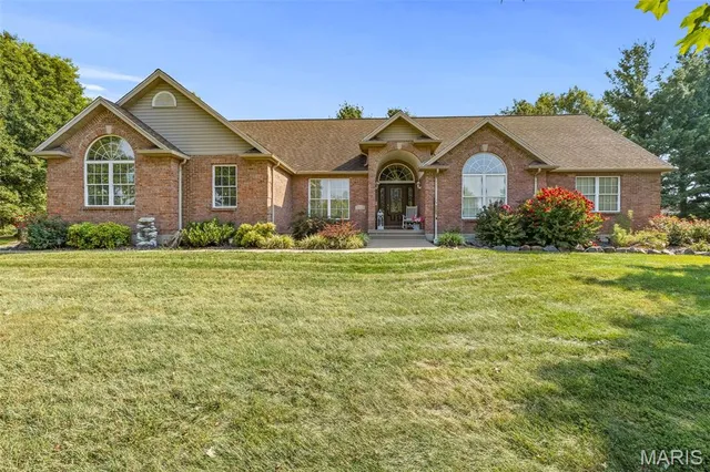 $550,000 | 501 Hawthorne Drive, Farmington, MO 63640