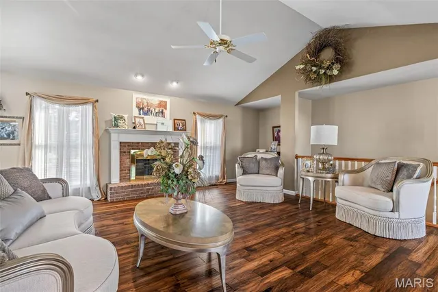 $550,000 | 501 Hawthorne Drive, Farmington, MO 63640