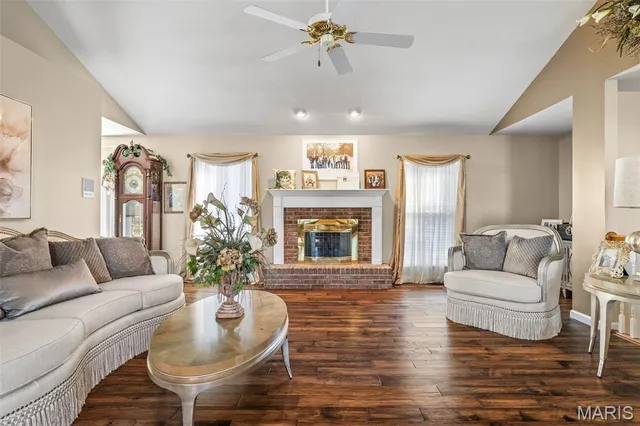 $550,000 | 501 Hawthorne Drive, Farmington, MO 63640